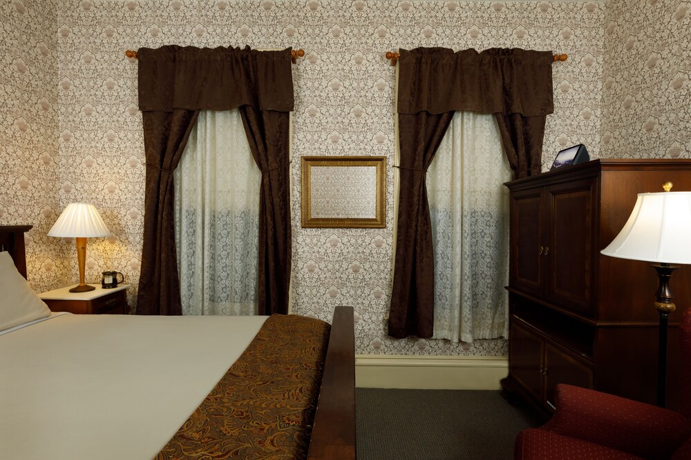 The Kalamazoo House Downtown Hotel & Suites