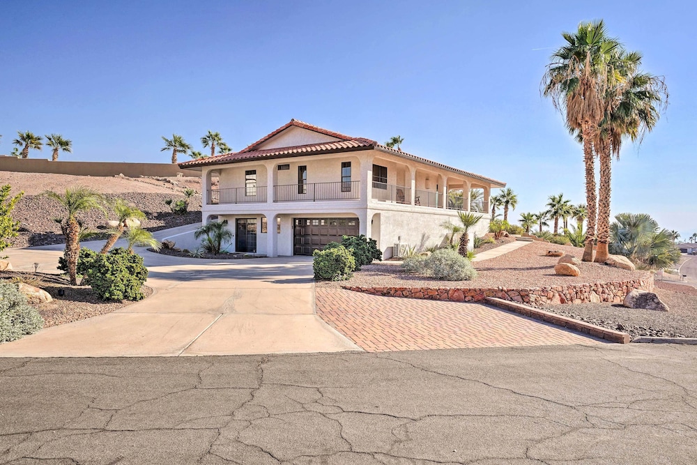 Stunning Getaway w/ Hot Tub in Lake Havasu City! view 4