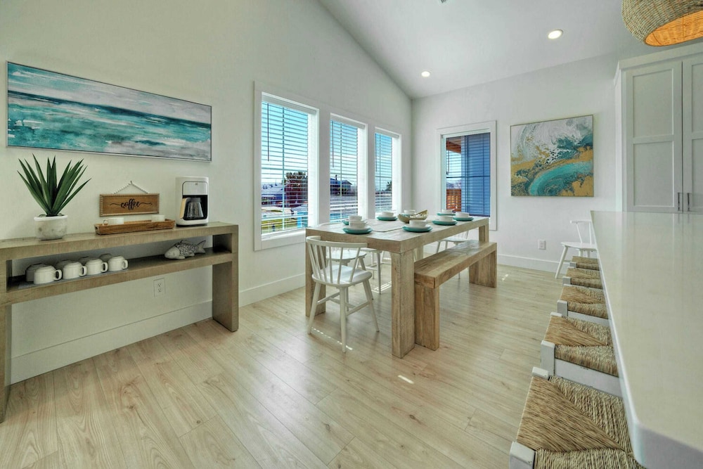 Sleeps 22 2 Homes w/ Private Pool + Patio Walkable Location, Golf Cart Zone