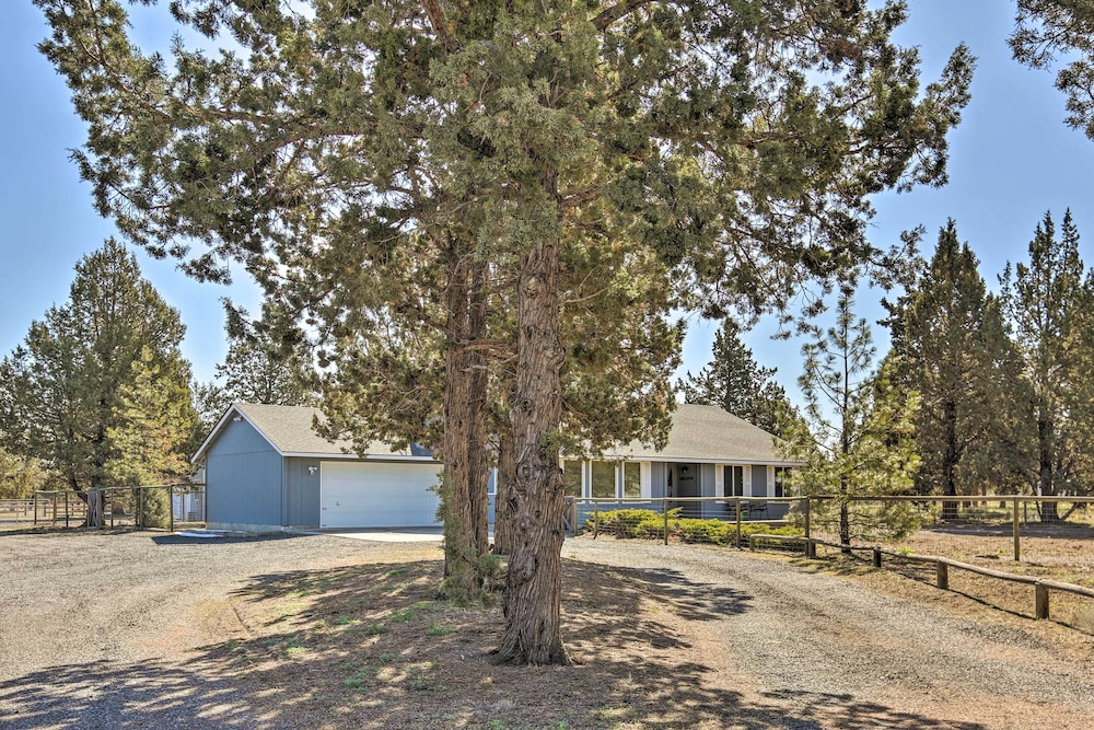 Pickleball Country Retreat in Bend! view 4