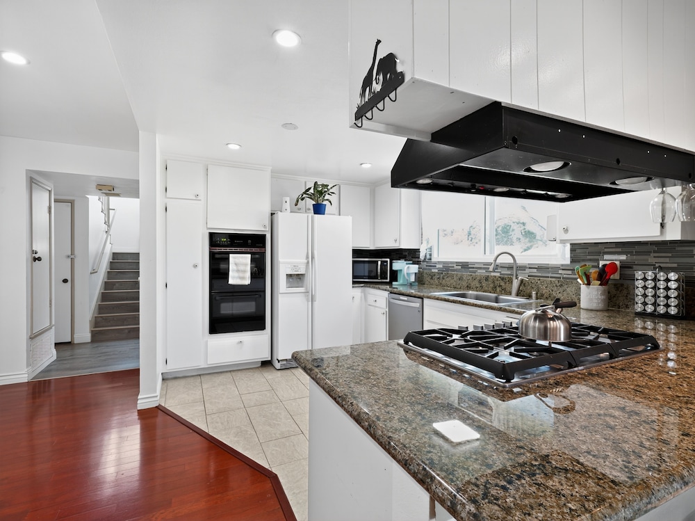 Coastal Escape With Private Mini Golf 4 Bedroom Home