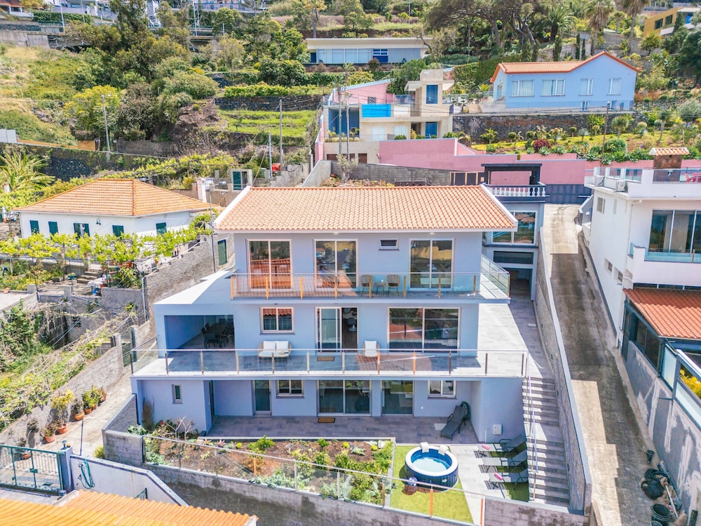 Villa Vellure by Homie