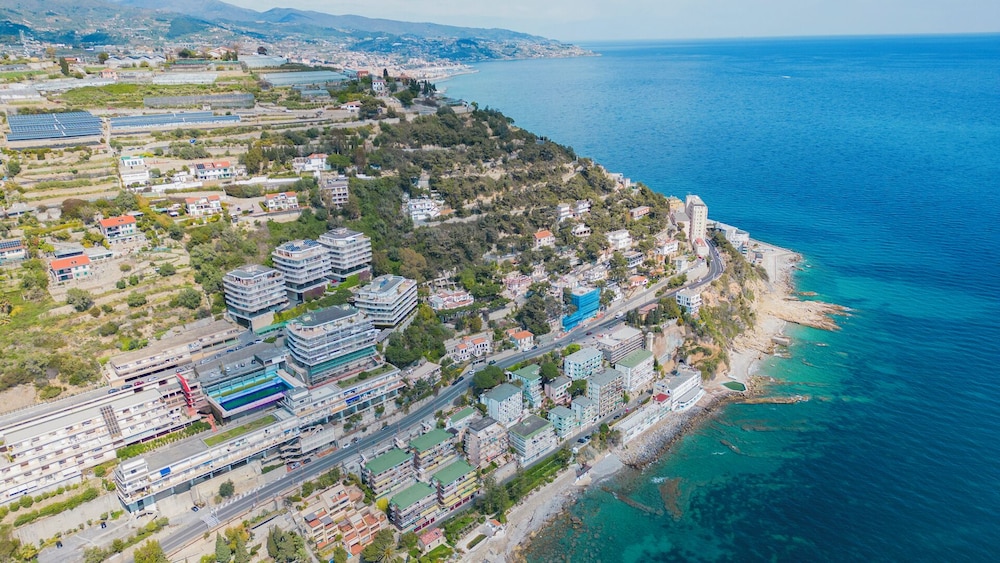 Sky & Sea Apartment by Wonderful Italy