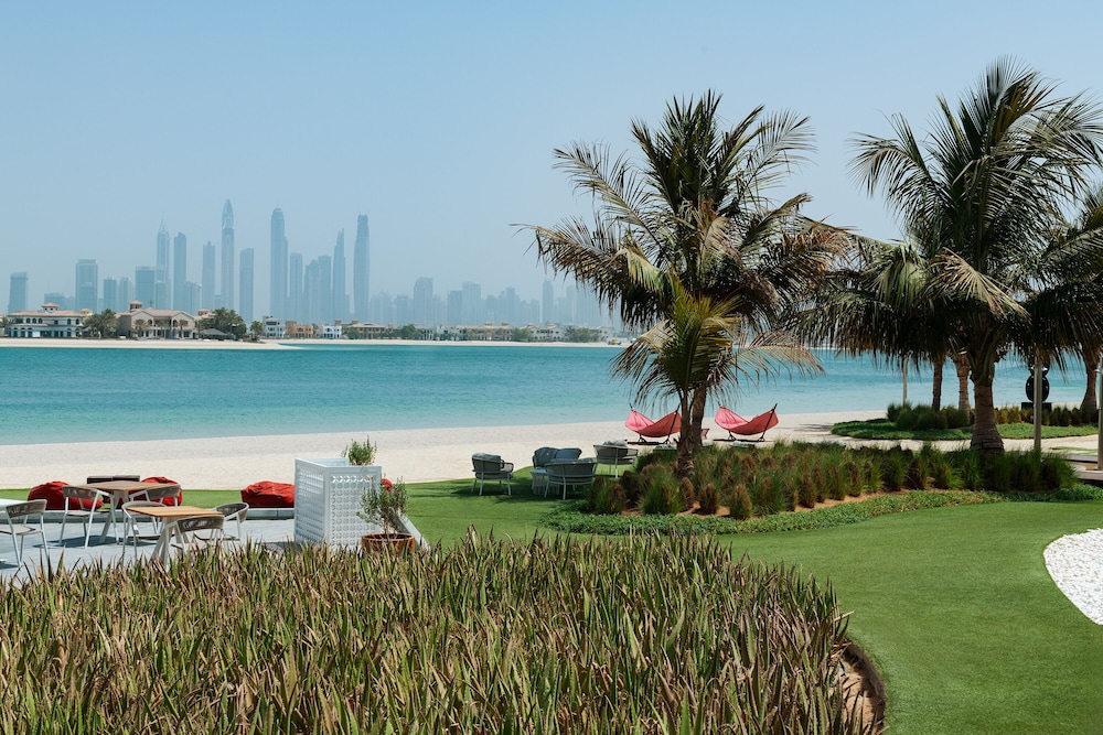 Th8 Palm Dubai Beach Resort, Vignette Collection by IHG