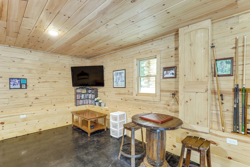 Explore Linville Falls: Cabin w/ Game Room + Deck!