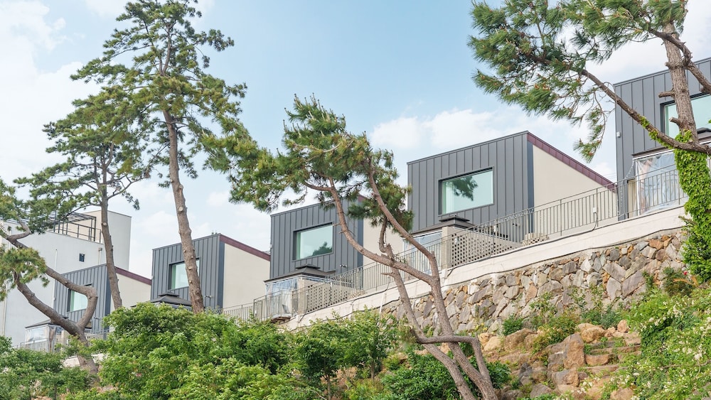 Geoje Daol Pool Villa Pension