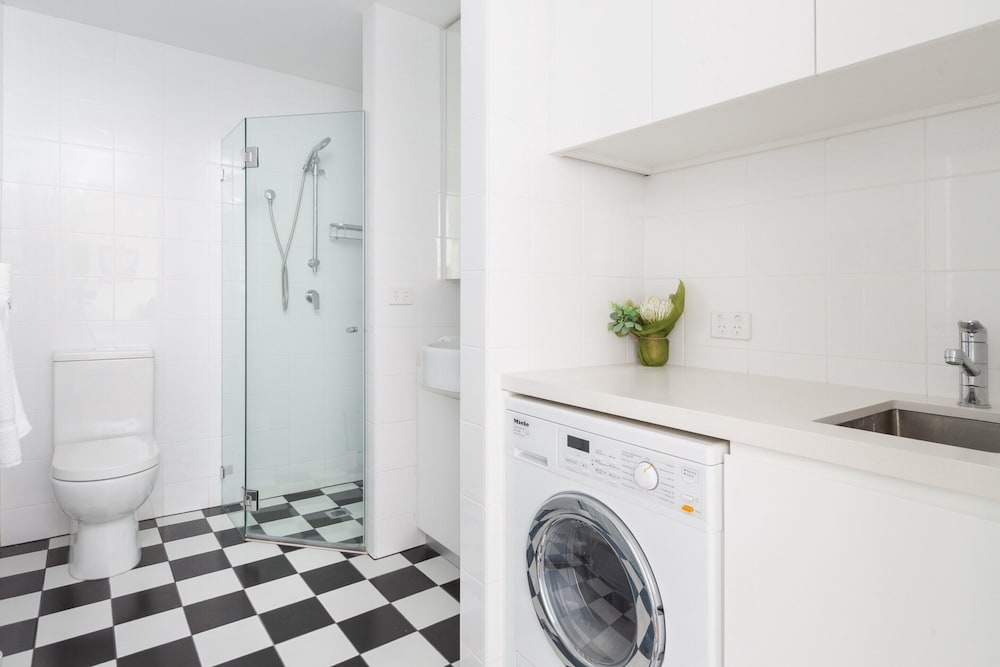 Designer Studio in Grand Manor 20 min From Sydney