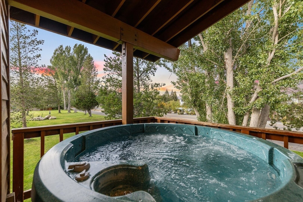 589 Danube Drive 3 Bedroom Condo