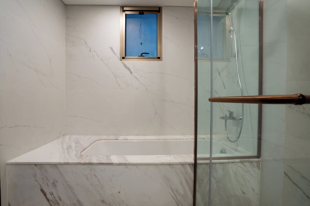 Midtown Premium Apartments