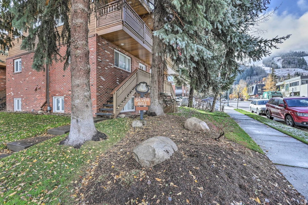 Aspen Condo w/ Mountain Views & Ski Access! view 3