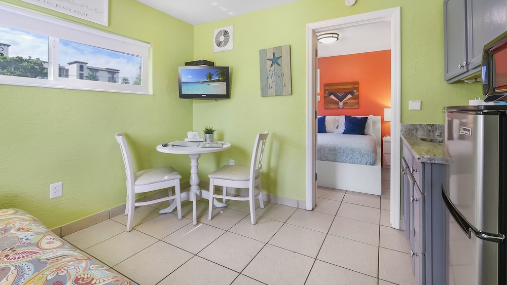 Beach House Hotel