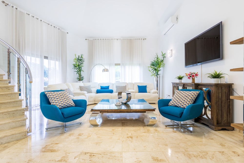 Villa Desiree 5BR Cocotal Luxury Villa Pool Maid