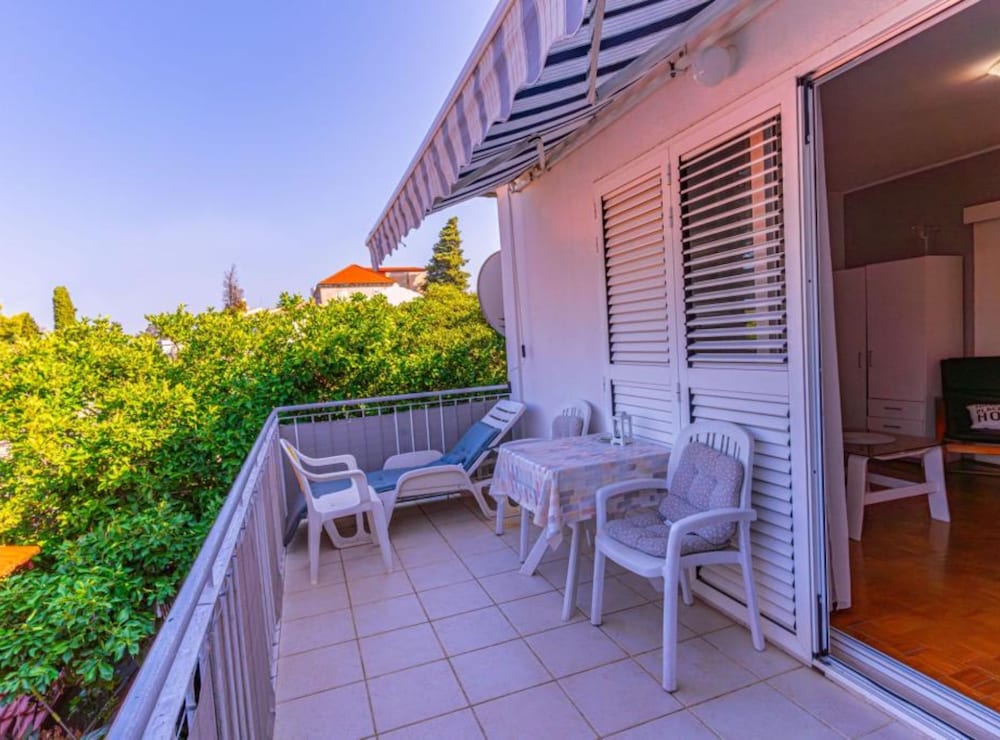 Sunset Tides Apartments With Terrace and Sea View