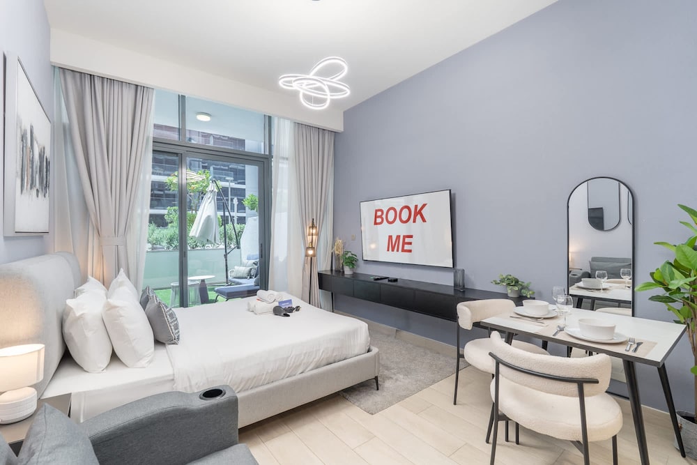 Elegant Studio With Garden in Meydan - Dubai