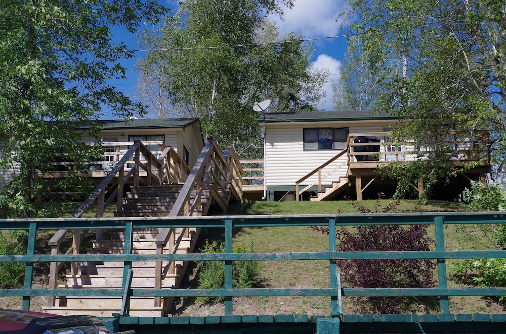 Dogtooth Lake Resort