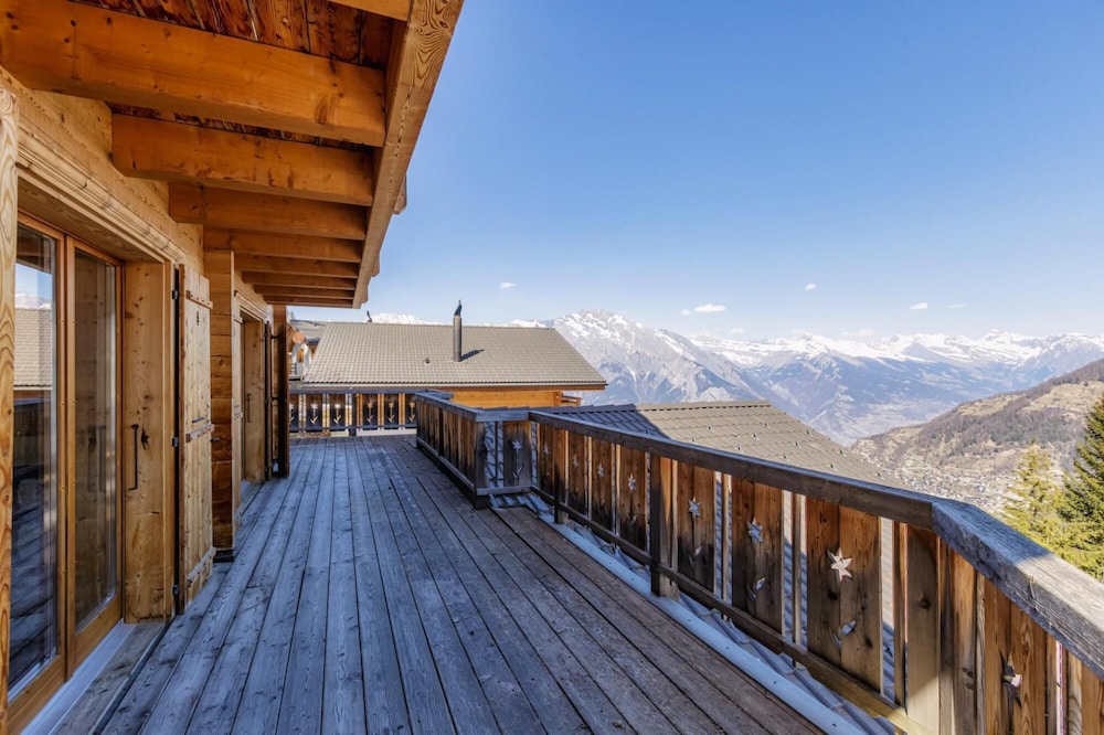Chalet Coucou - Luxury 10 pax Chalet With Incredible Views Garage