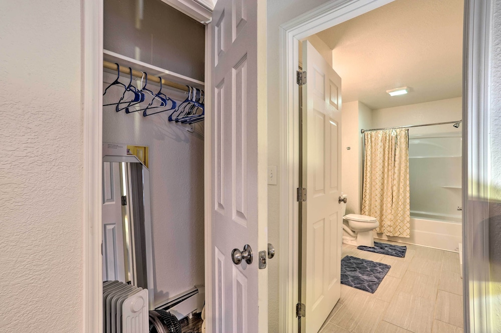 Coastal-view Apartment Near Downtown Anchorage!