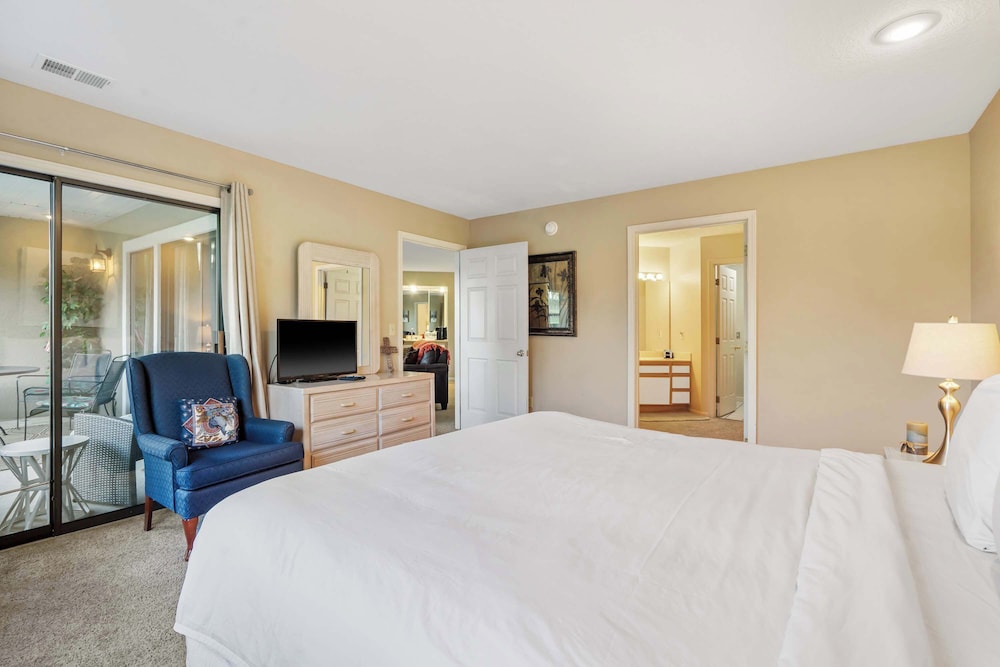 Fairway Retreat for 6 – Walk-in and Pet Friendly