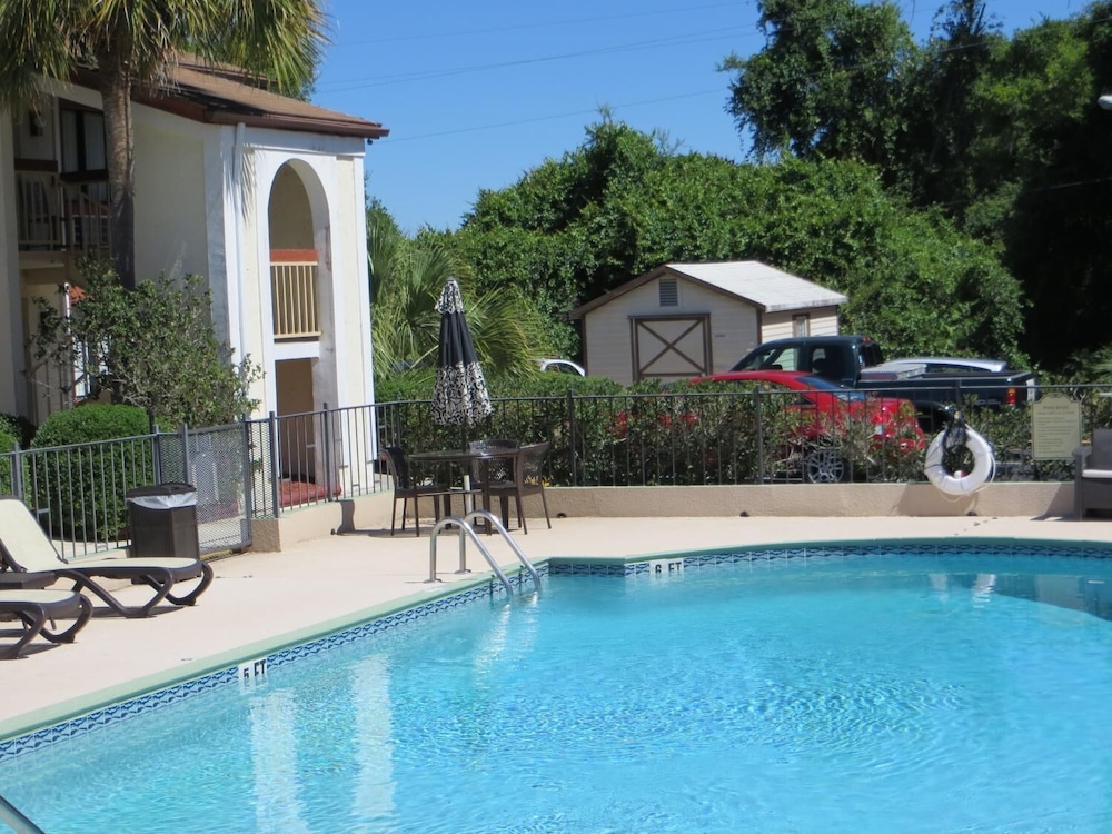 The Central Motel