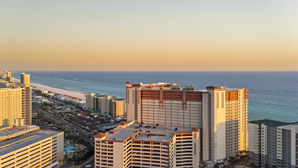 Relax at Panama City Beach Balcony, Parking, Walk to Dining