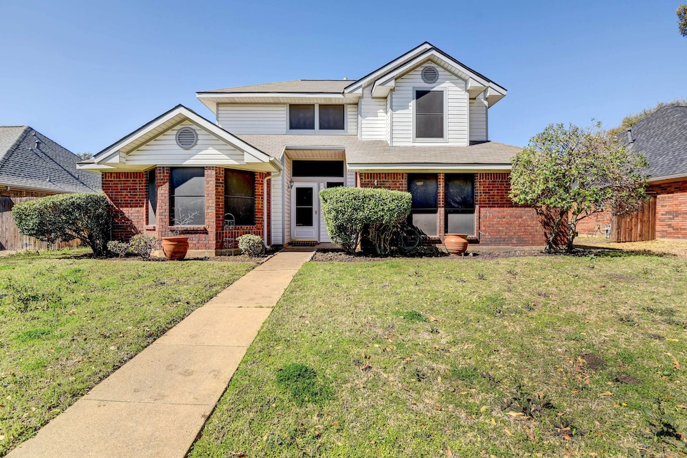 4 Mi to Joe Pool Lake: Home in Grand Prairie view 2