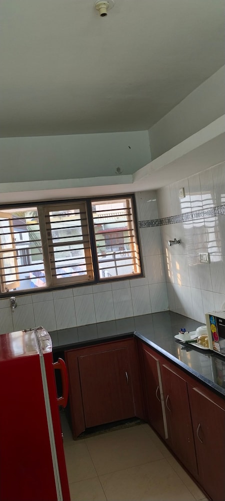 VARSHA ENCLAVE WHITE HOUSE