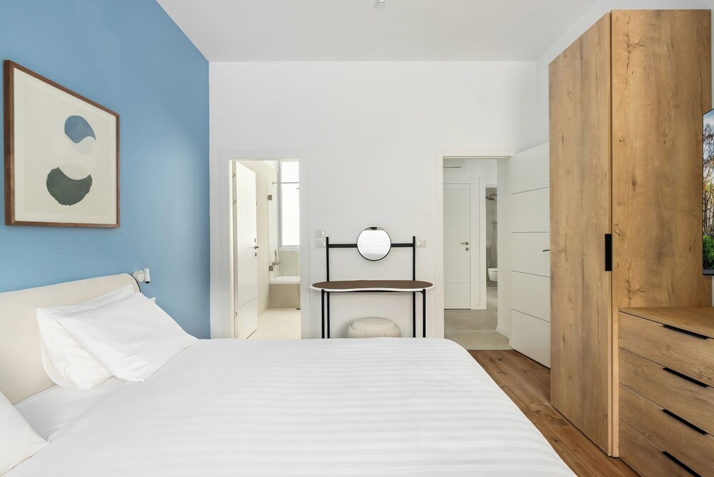 Central & Bright Getaway by Sea N' Rent