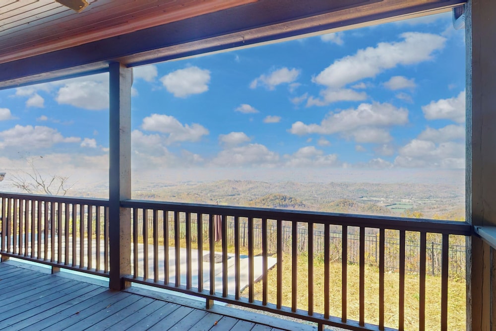 3 BR Home: Dog Friendly w/ Scenic Views & Pool