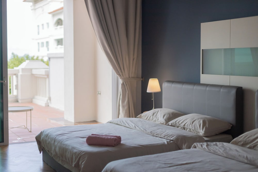 Straits Quay Waterside Suites