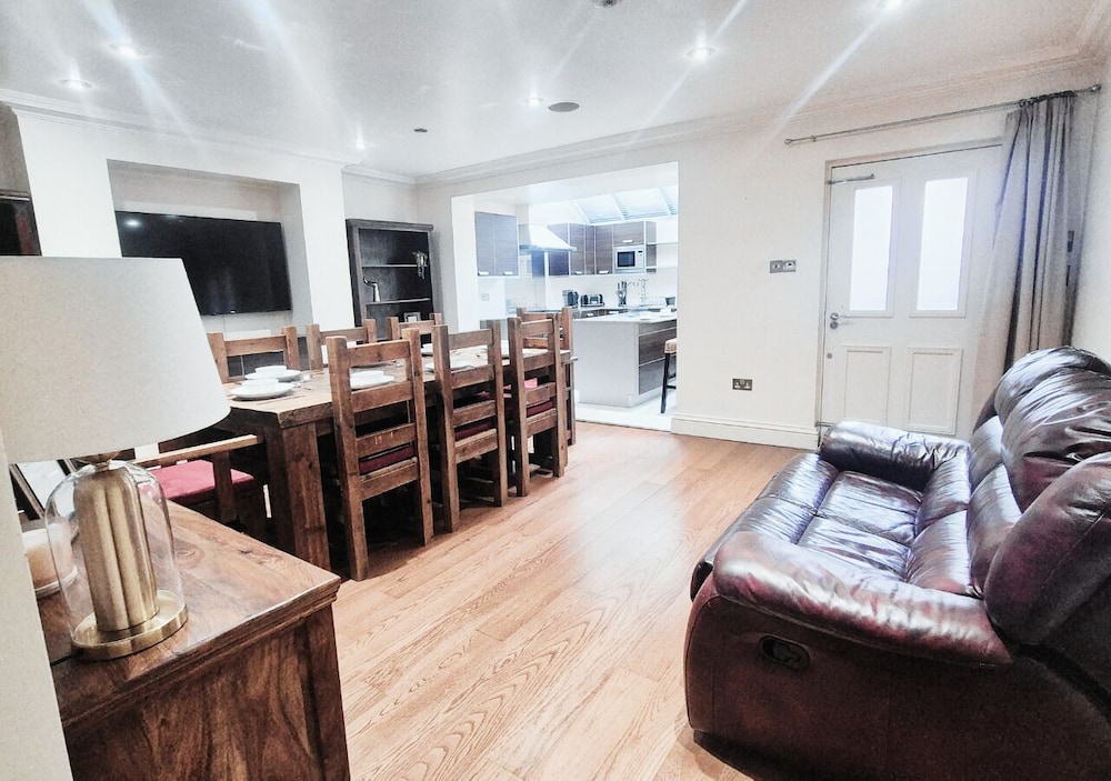 Luxurious & Spacious 2BR