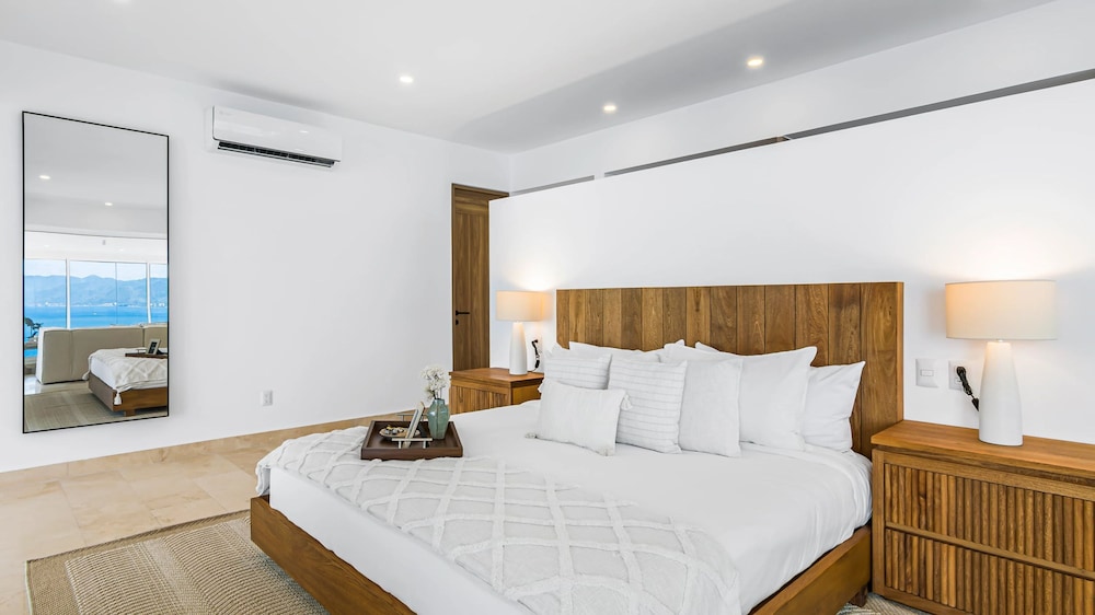 Beachfront Luxury 4BR Penthouse With Incredible Ocean Views