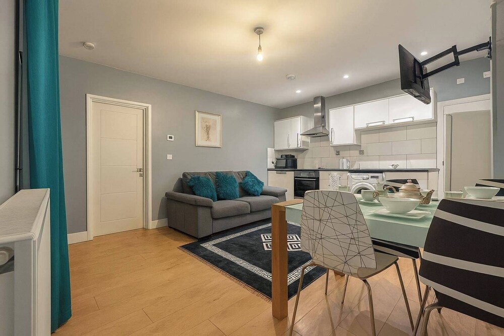 Charming High Wycombe Apartment