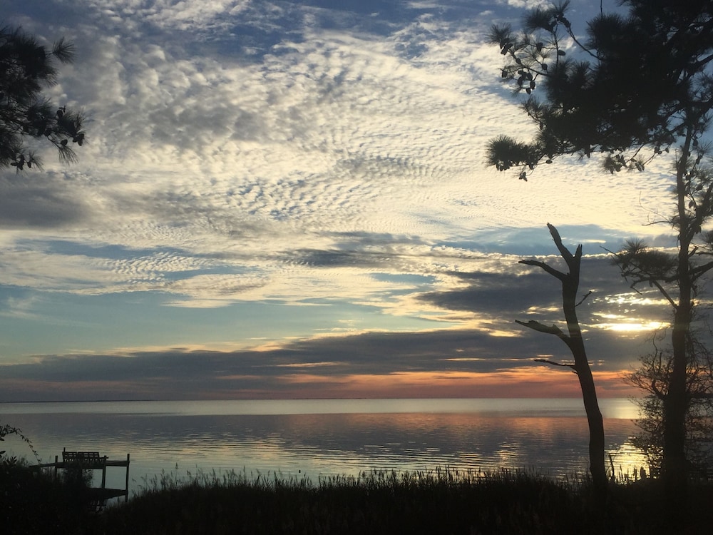 Cypress Moon Inn