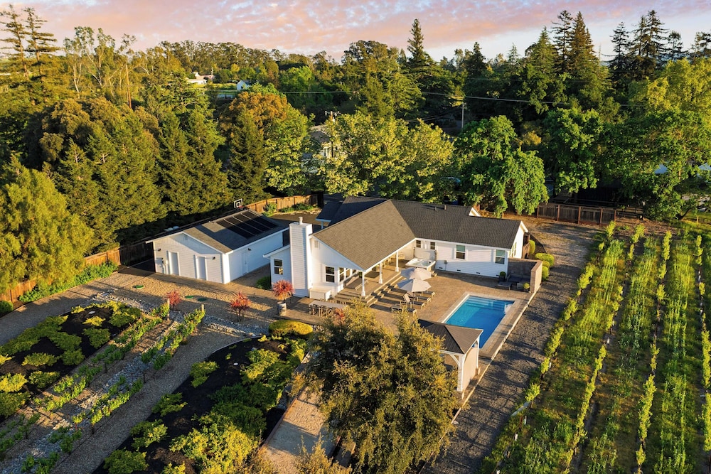 Chic Sonoma Oasis w/ Pool, Bocce, Hot Tub + Minutes to Downtown