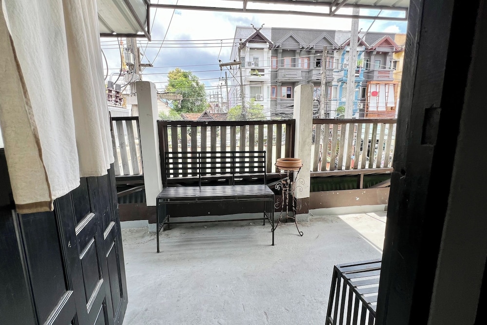 Baan Lanna At Phrasingh
