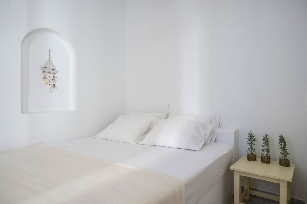 Cleopatra Seaside Homes Paros