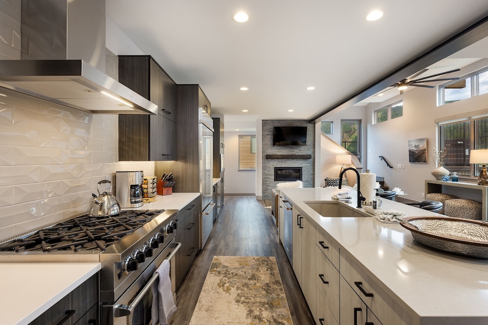 184 Caravelle Drive