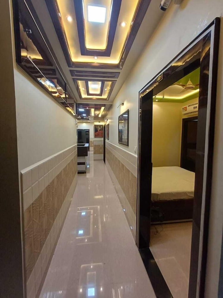 Hotel Pragati palace