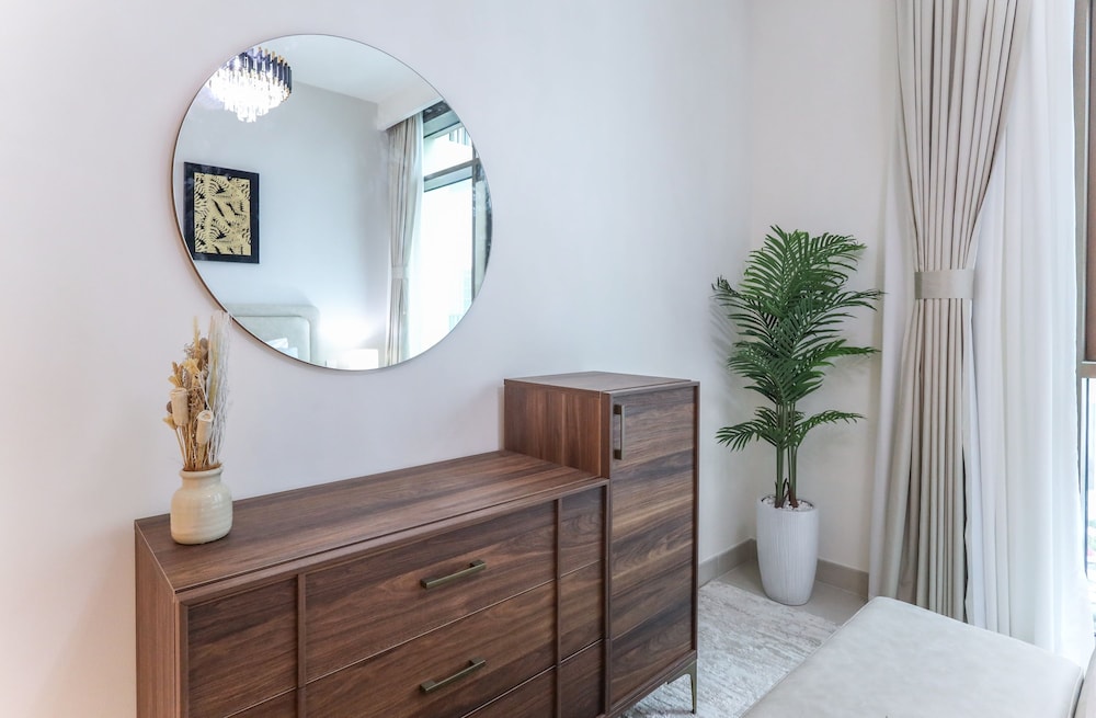 Elite LUX Holiday Homes - Dubai Creek Oasis 2BR Luxe w Burj View