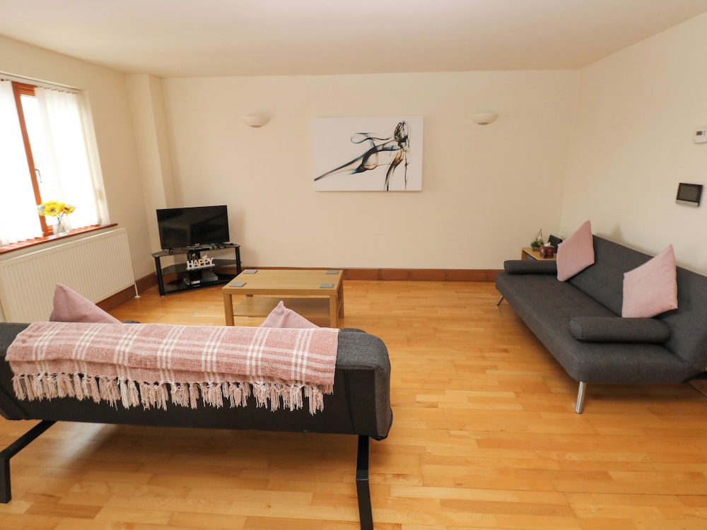 15 Sovereign House