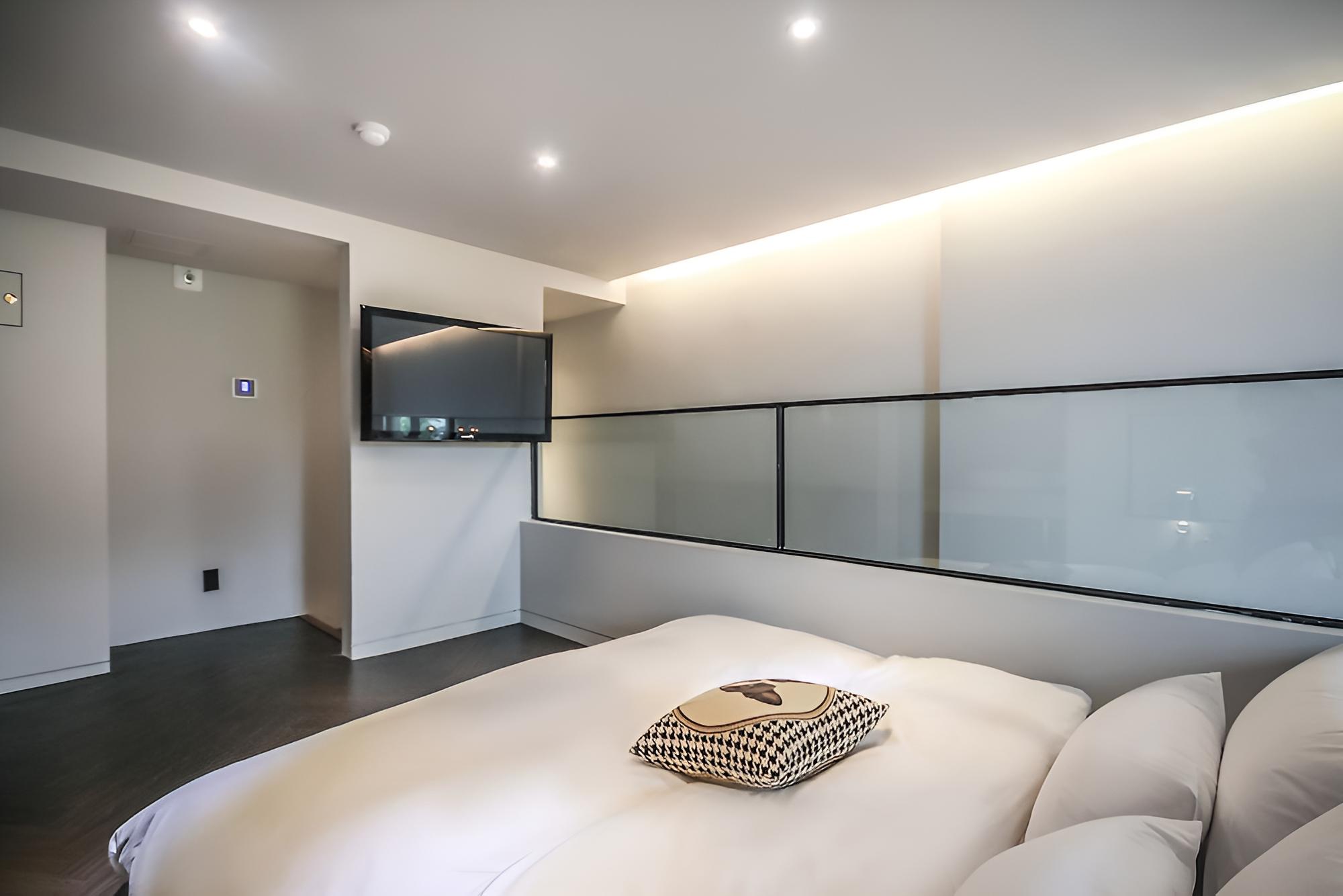 Hound Hotel Nampo