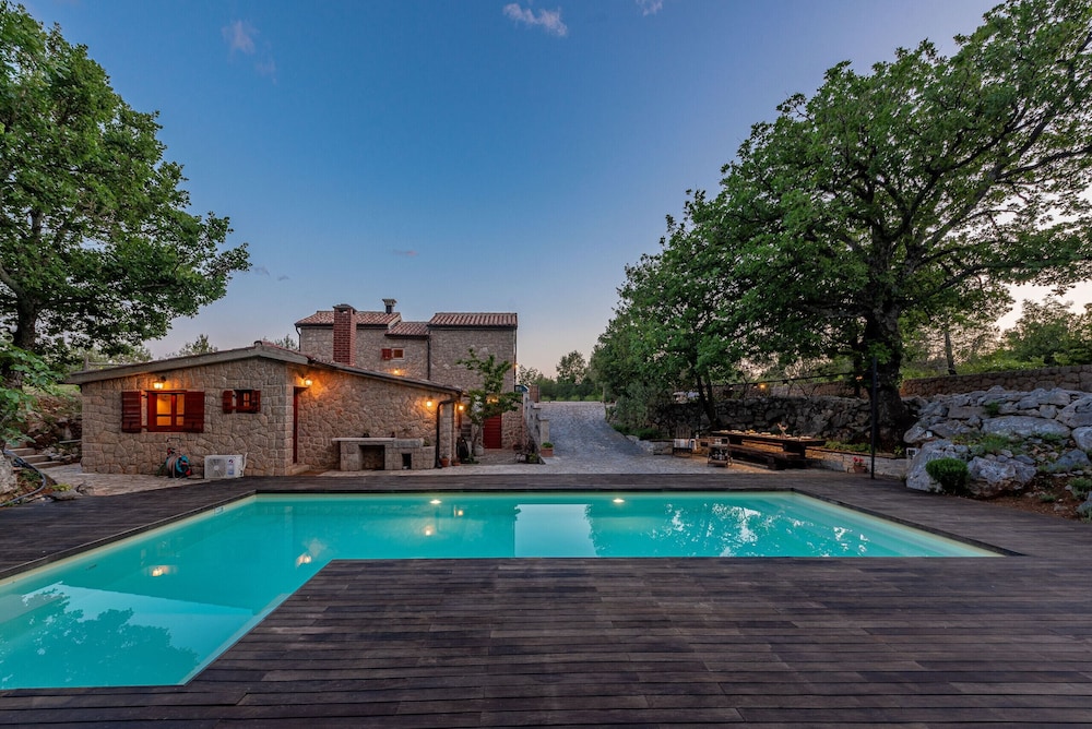 Villa Stone House Magarac view 3
