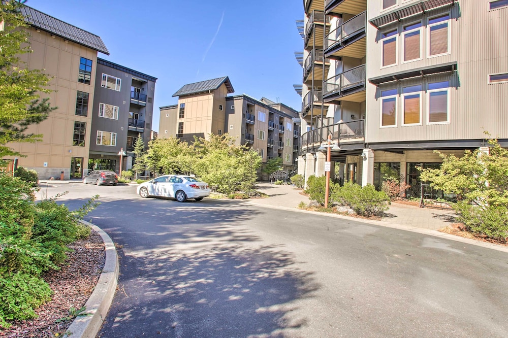 Cozy Kellogg Condo - Ski at Silver Mountain Resort view 4