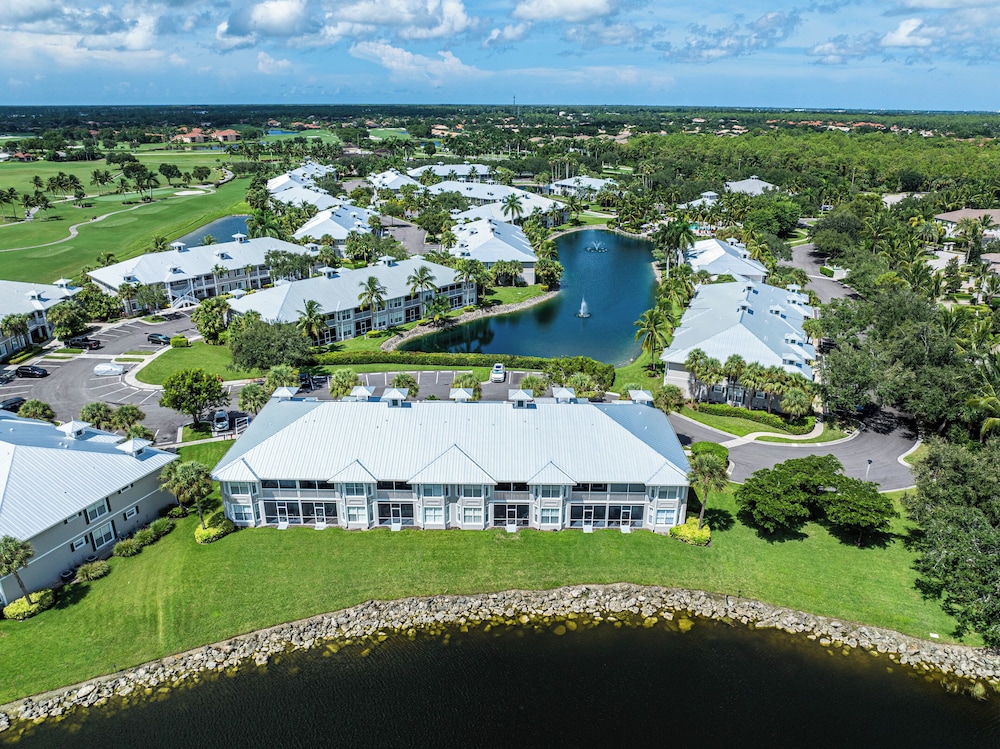 Bologna - Luxury 2-BR Condo with Lake & Golf Views at Green Links, Lely Resort. Access to Pool, Hot Tub, Tennis Courts, and Golf Courses. Near Naples Beach