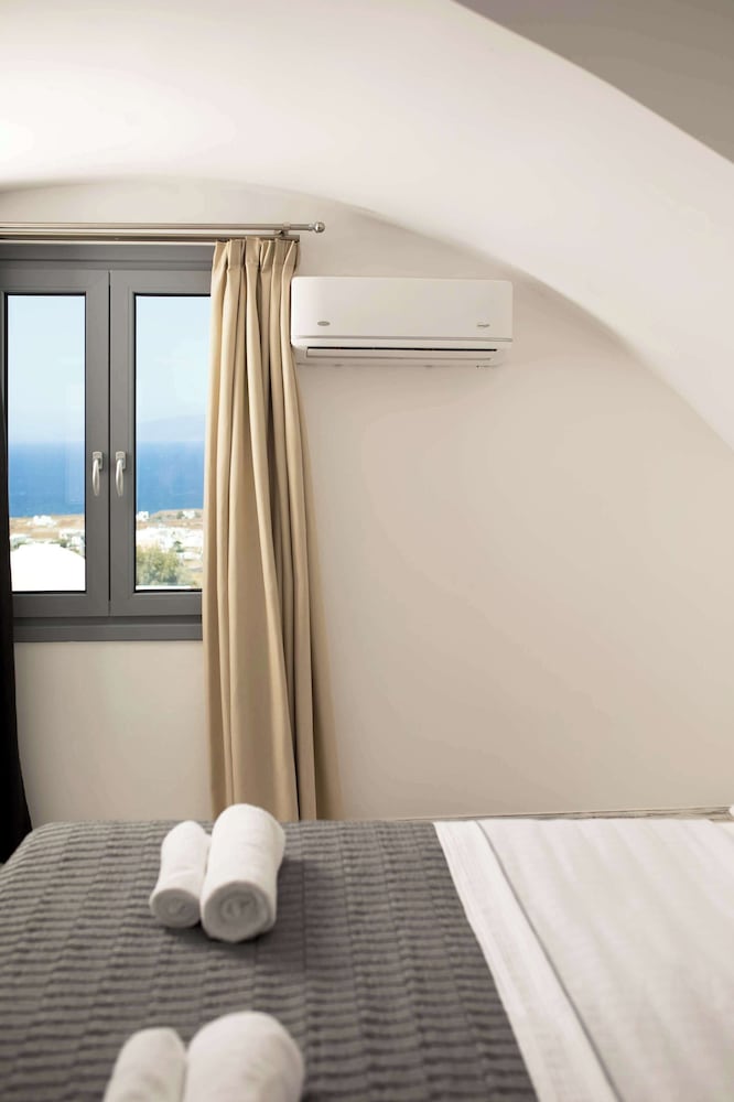 ArmonOia Suites