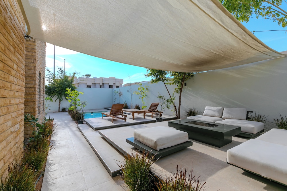 Portal Chalets With Private Pool-AlRawda