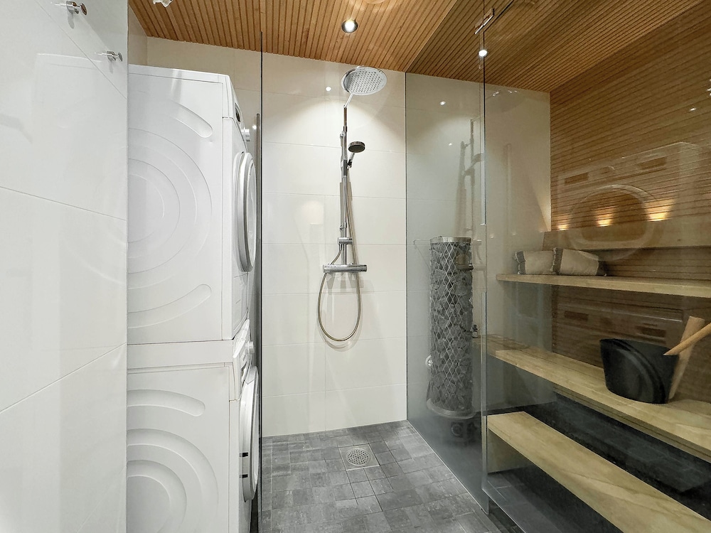 Stylish Downtown 2BR Flat with Sauna and Work Area
