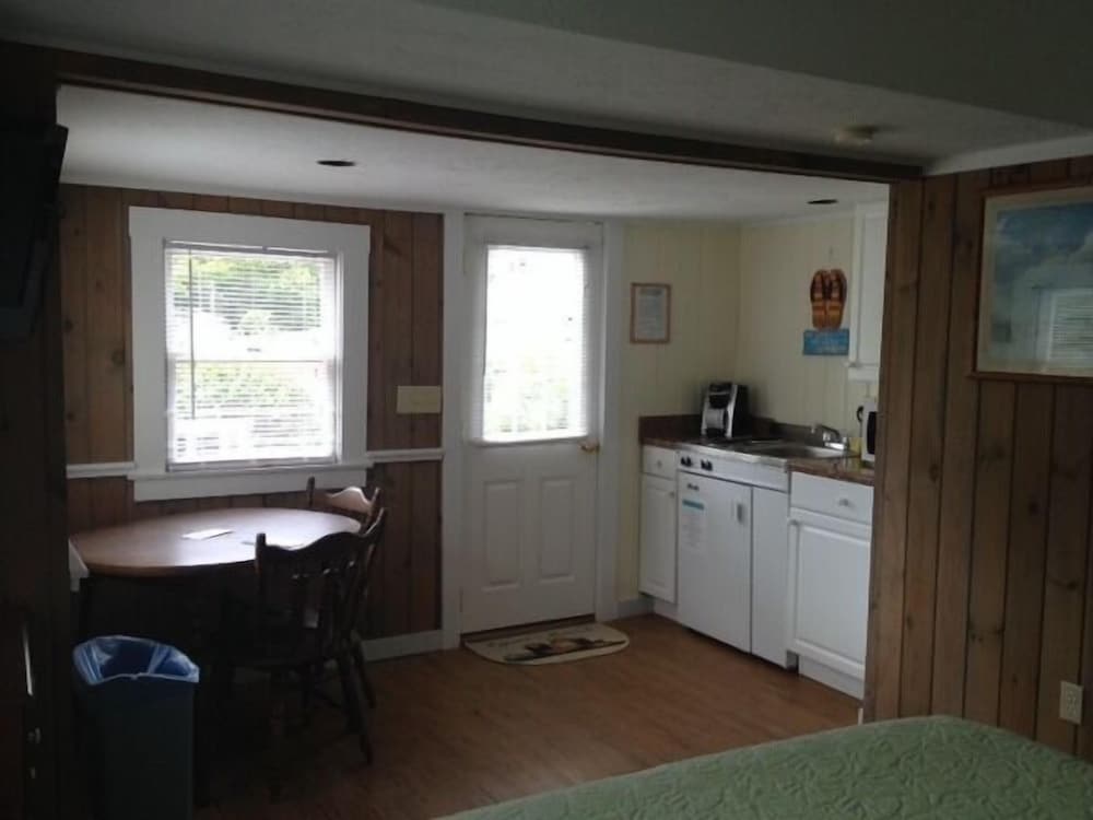 Drakes Island Resort - Property Image 7