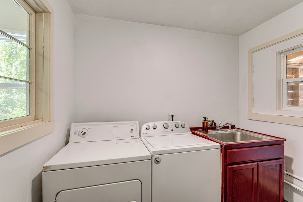 Wine Country Cottage in Historic Fiddletown!