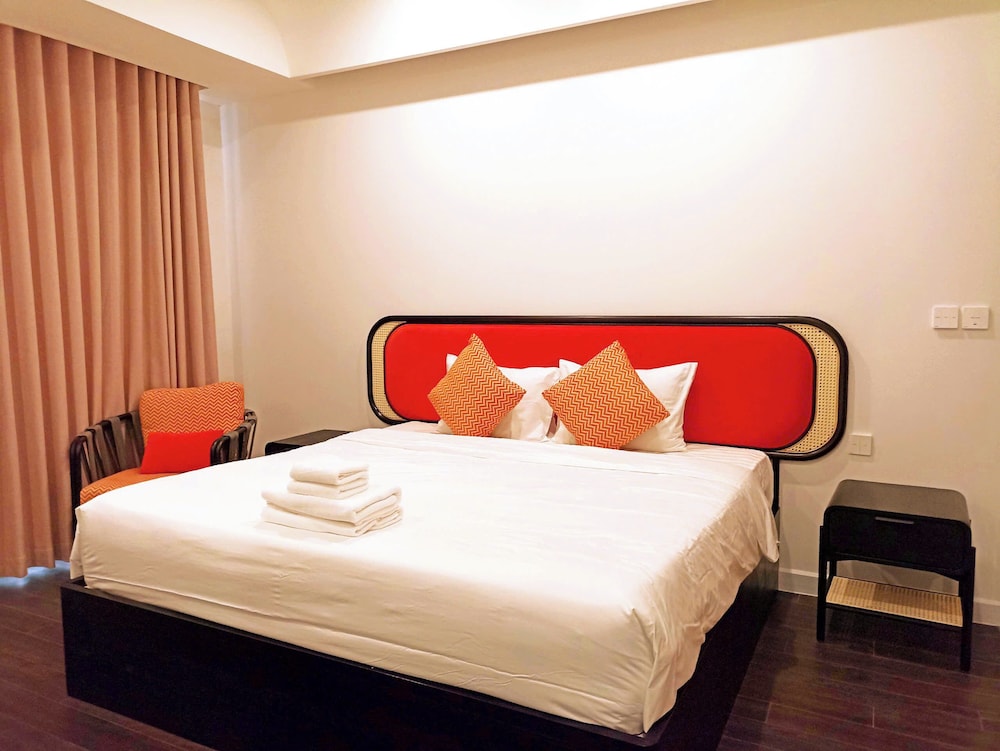 2 Bedrooms Apartment In Sunset Town